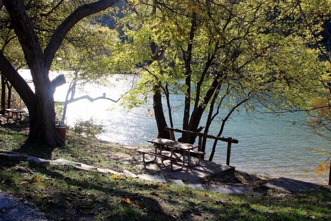 Building Photo - 3117 Fritz Hughes Park Rd