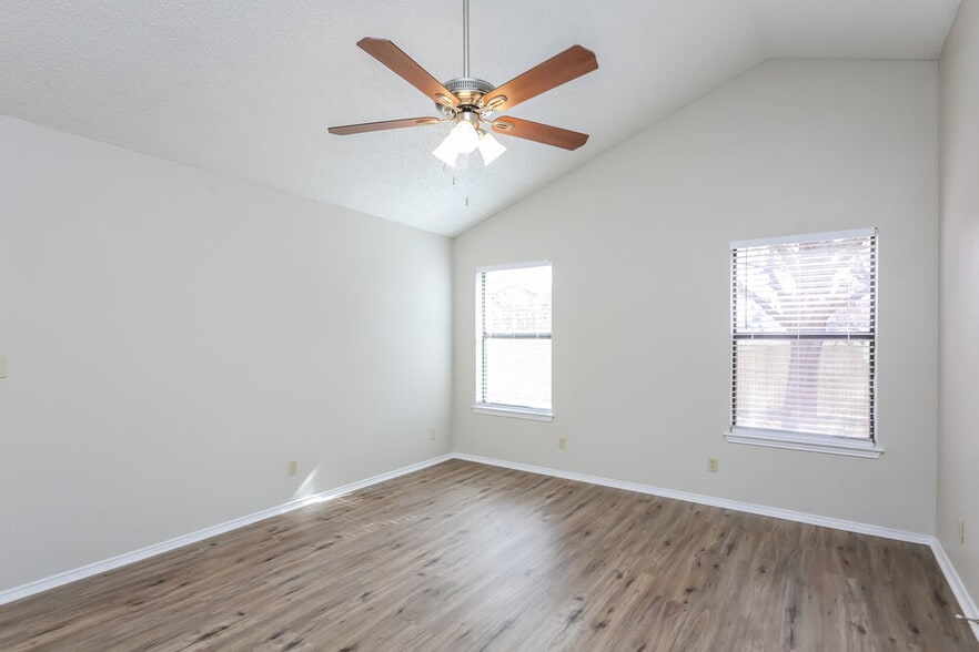 Building Photo - 8137 Camelot Rd