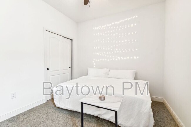 Building Photo - 10530 Medford Lakes Dr