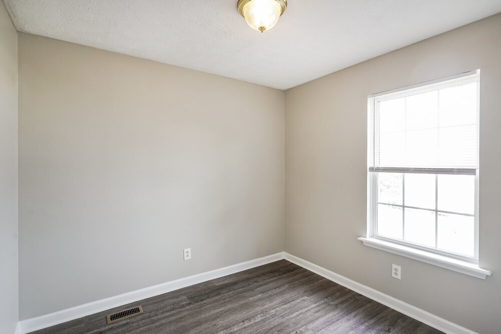 Building Photo - 1204 Smalls Ct