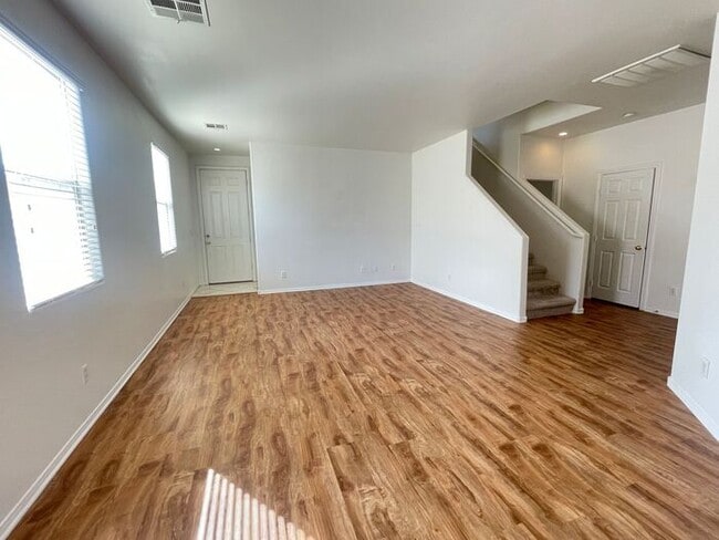 Building Photo - This proeprty has been shown before and will be leased to the first qualified applicant. To sched...
