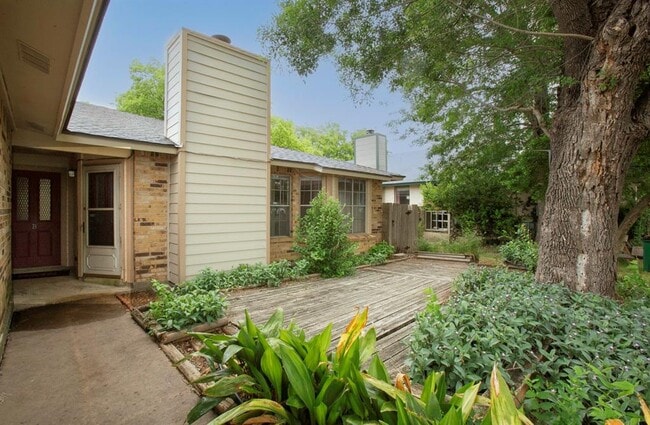 Building Photo - 9902 Brasher Dr