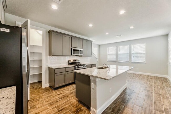 Building Photo - 157 Riverhill Dr