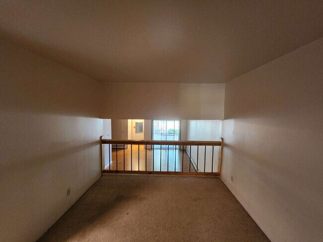 Building Photo - 2 Bedroom condo unit Appleton