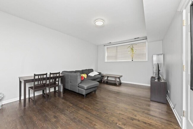 Building Photo - 2 bedroom in Chicago IL 60660