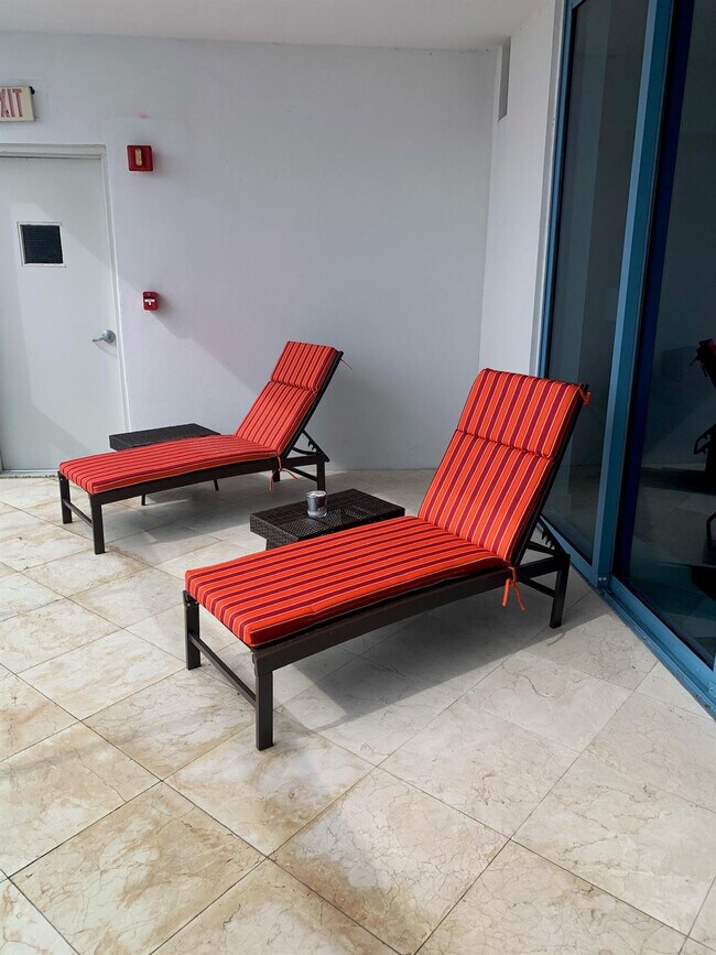 Building Photo - 333 Las Olas Way