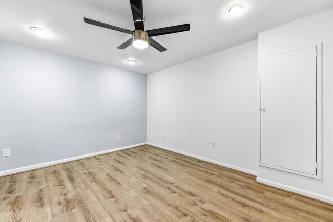 Building Photo - 210 Eisenhower Ct