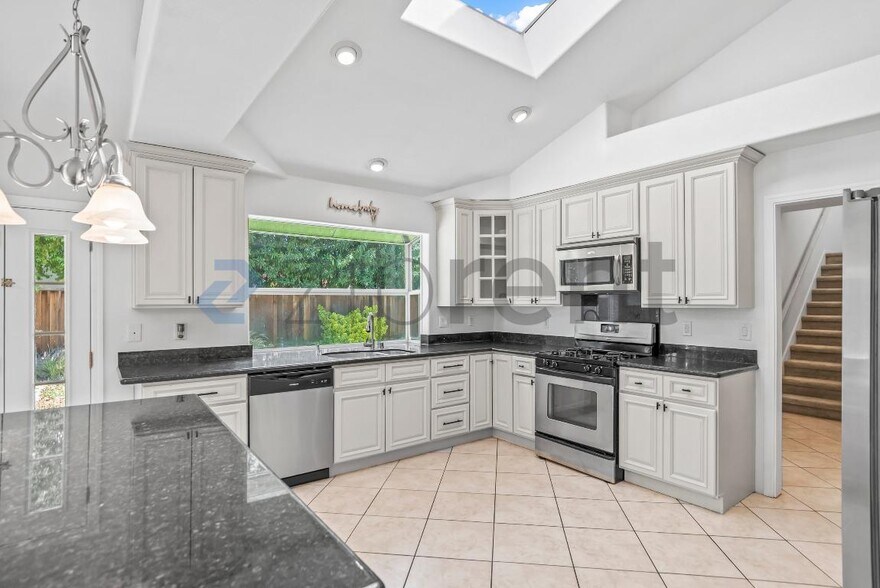 Building Photo - 1400 Arkell Rd