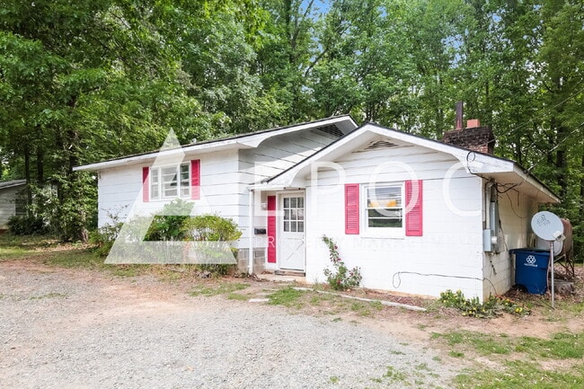 Building Photo - *Freshly Ready* Move In Today! - 2771 NC Hwy 14 Reidsville, NC 27320