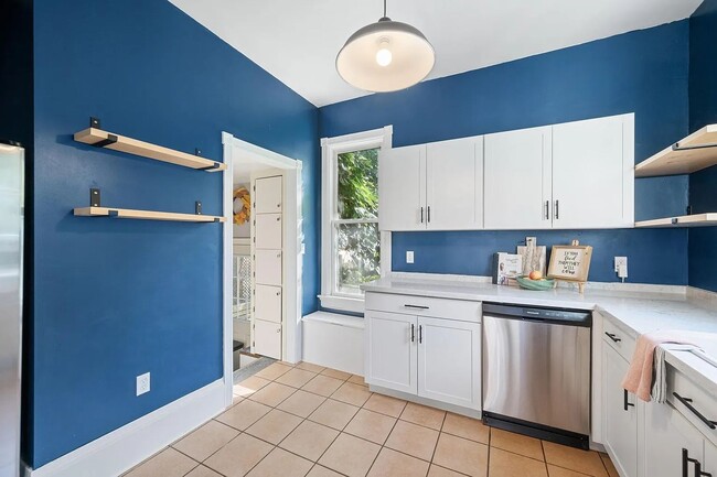 Building Photo - Magnificent, Beautifully UPDATED, 3 Bedroo...