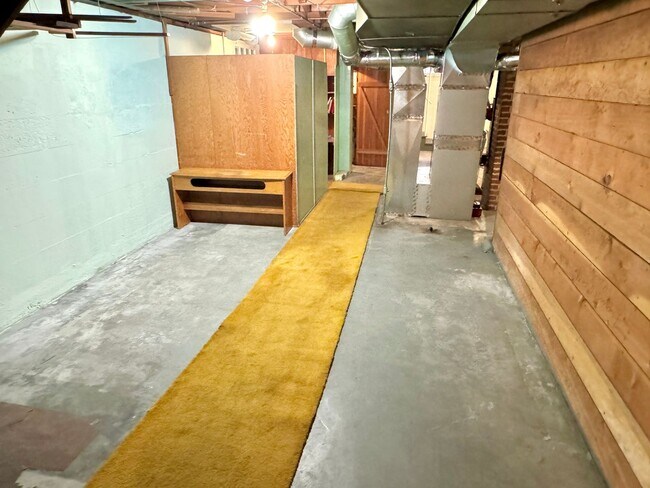 Building Photo - Alameda Neighborhood Pristine Tudor Home, Downtown Views, All The Amenities - A Must See!