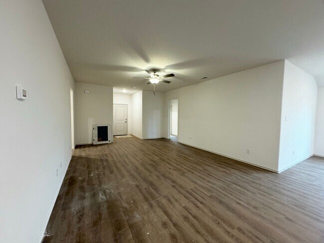 Building Photo - New Beginnings Start With AMRR: 3 BD Suburban Style Neighborhood!