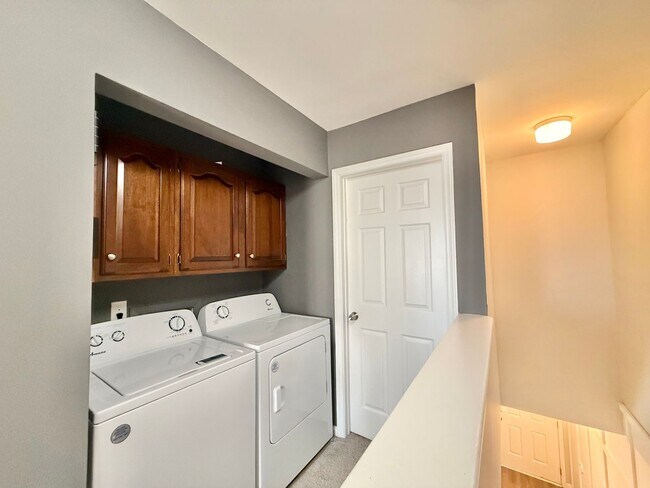 Building Photo - Charming 2BD, 2BA Raleigh Townhome in Prime Location Near I-440, NC State University, Fairgrounds...