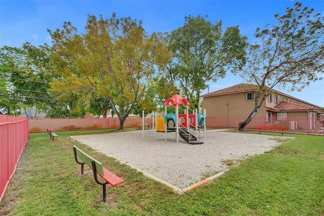 Building Photo - 2614 W 65th St