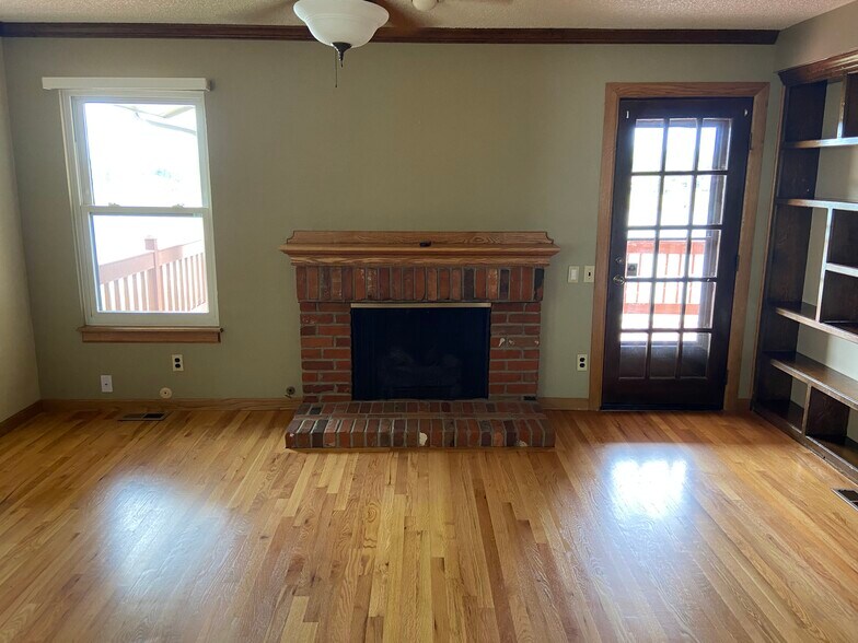 Family room gas fireplace, leads to the deck - 8520 W 81st Dr