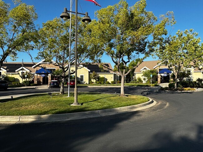 Building Photo - 575 Quindell Way