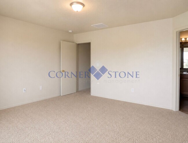 Building Photo - Large 4 Bedroom Home with Garden space, Basketball Court, Close to park!