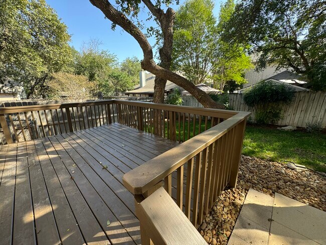 Building Photo - 9538 Cloverdale