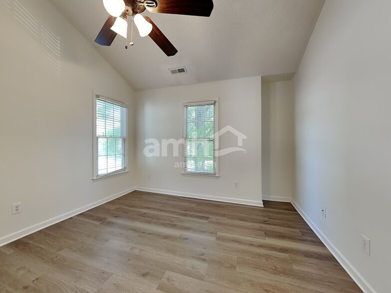 Building Photo - 2328 Water Lilly Way