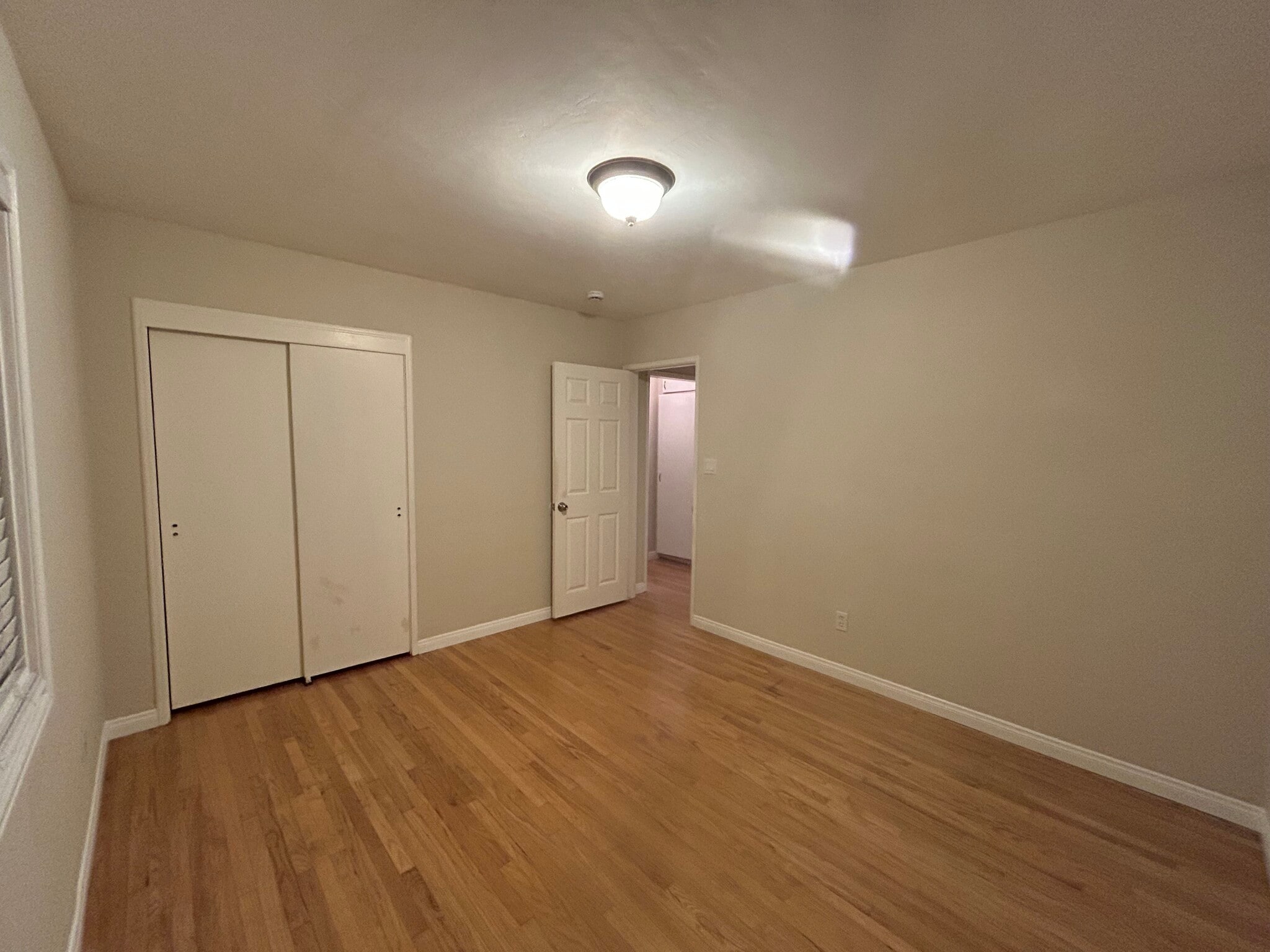 Building Photo - 5525 Bolivar St