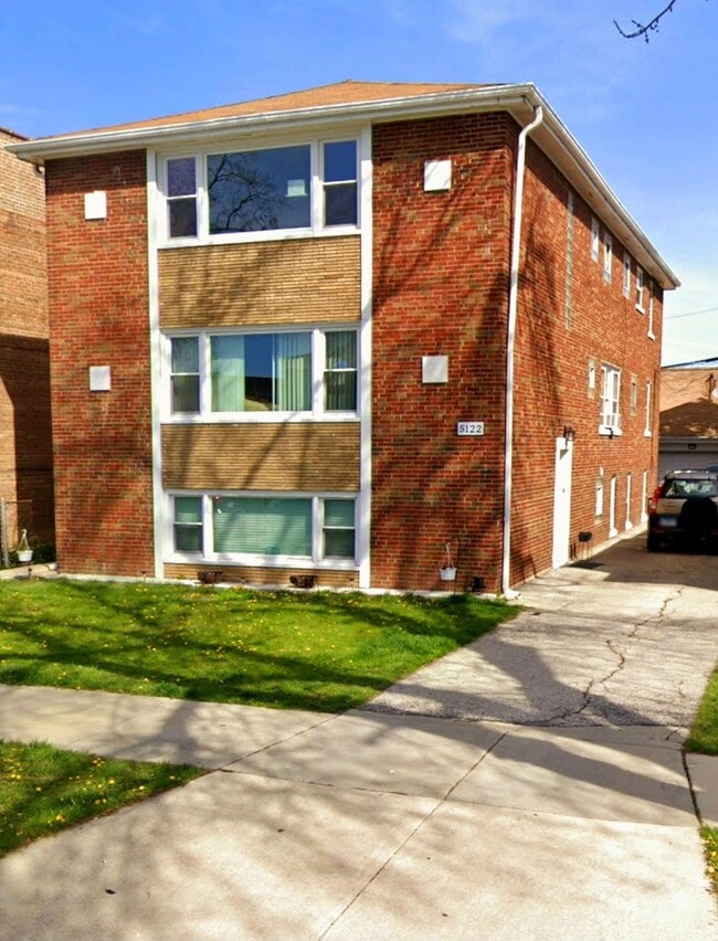 Building Photo - 5122 W Gladys Ave