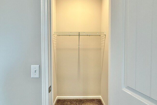 Building Photo - AVAILABLE NOW! (Pet Friendly)