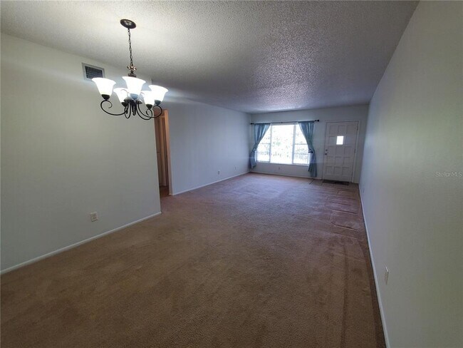 Building Photo - 2427 Rhodesian Dr