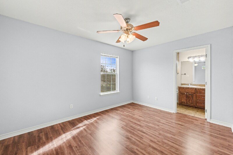 Building Photo - 1124 N Penelope St