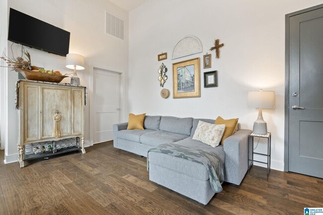 Building Photo - 1801 2nd Ave N