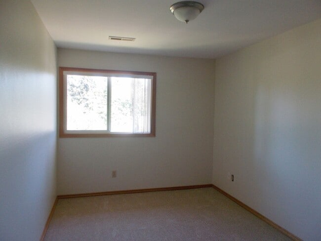 Building Photo - 2BR 1 BA Kirkland Condo! Finn Hill/Juanita Area!