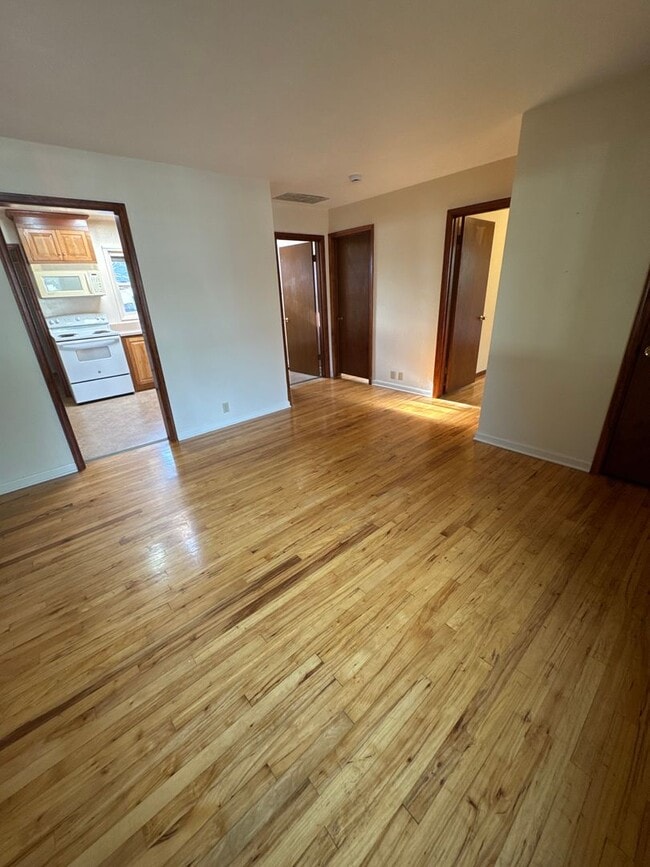 Building Photo - Spacious 2 Bedroom 1 Bath Duplex in Park-Like Setting - Pets Welcome