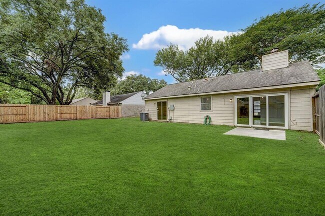 Building Photo - 2615 Lively Ln