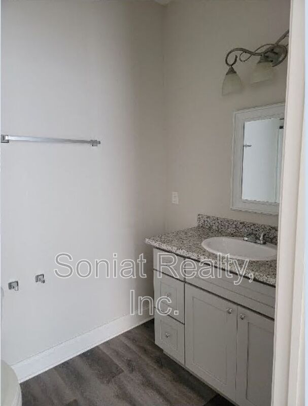 Building Photo - 4504 Pontchartrain Dr