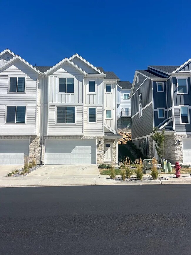 Building Photo - 998 Shadow Brk Ln