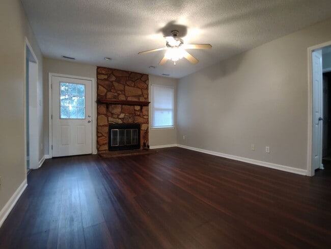 Building Photo - 602 Sand Ridge Rd