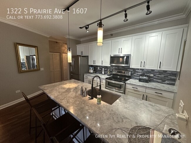 Building Photo - 1322 S Prairie Ave