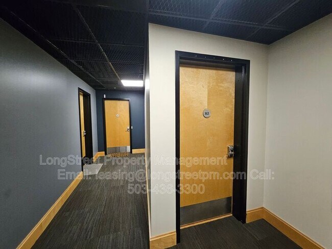 Building Photo - 12600 SW Crescent St