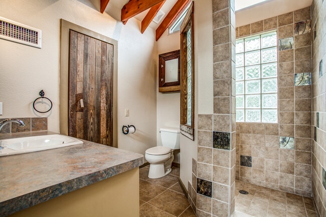 Building Photo - 27534 Twin Peak St