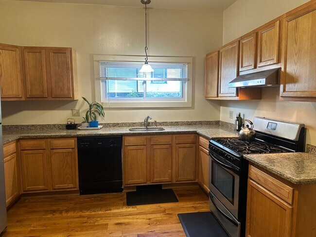 Building Photo - 113 Comstock Pl