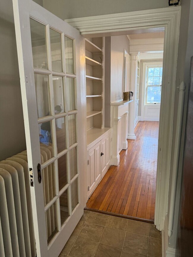 Building Photo - 114 S West St