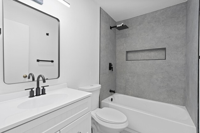 Building Photo - 350 Club Cir