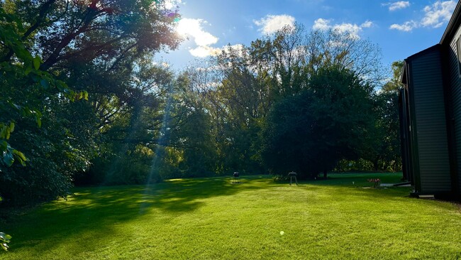 Building Photo - Lower 2-Bedroom | Heat Included & Fully Renovated