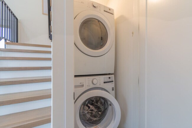 Building Photo - 2387 2500 S