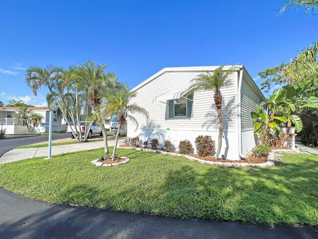 Building Photo - 860 Arapaho Trail