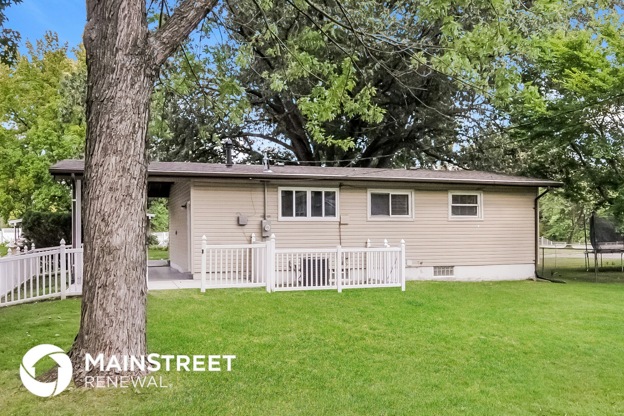 Building Photo - 330 Moule Dr