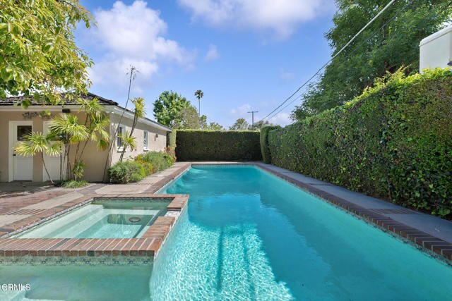 Building Photo - 531 N Twin Palms Dr