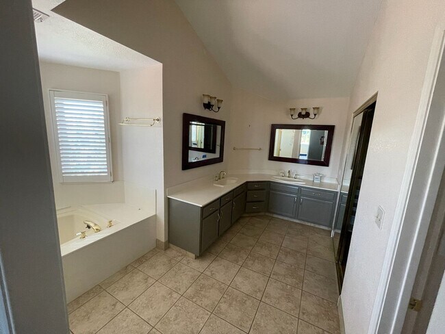 Building Photo - $6,950 - Canyon Lakes Luxury 4BR – Designer Upgrades, Wine Bar & Best Views in San Ramon