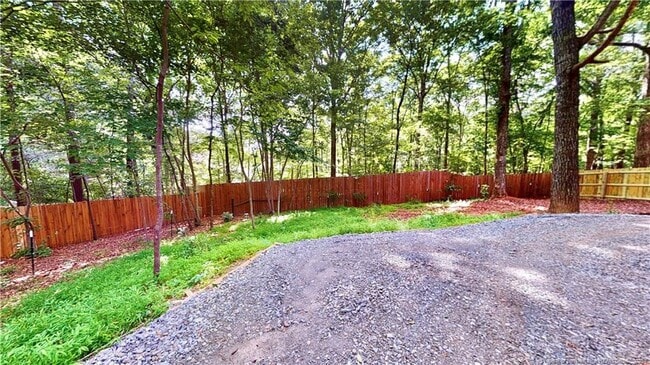 Building Photo - 2406 Rockwood Dr