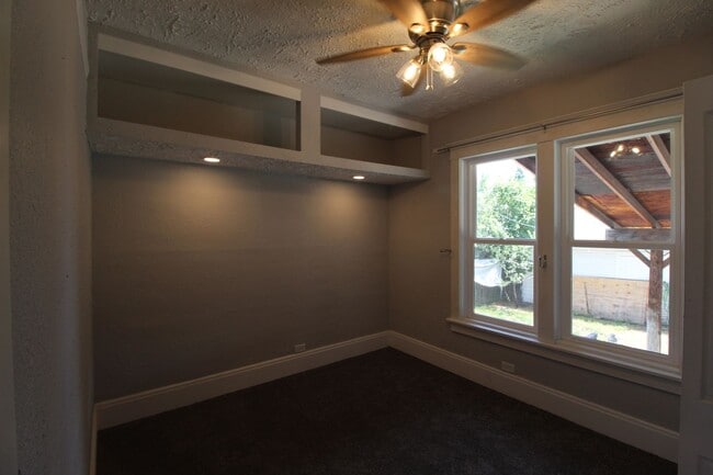 Building Photo - 1306 E Montgomery Ave