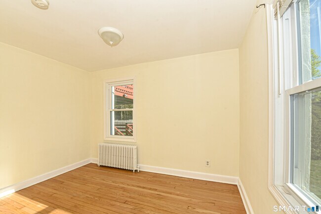Building Photo - 146 Warsaw St